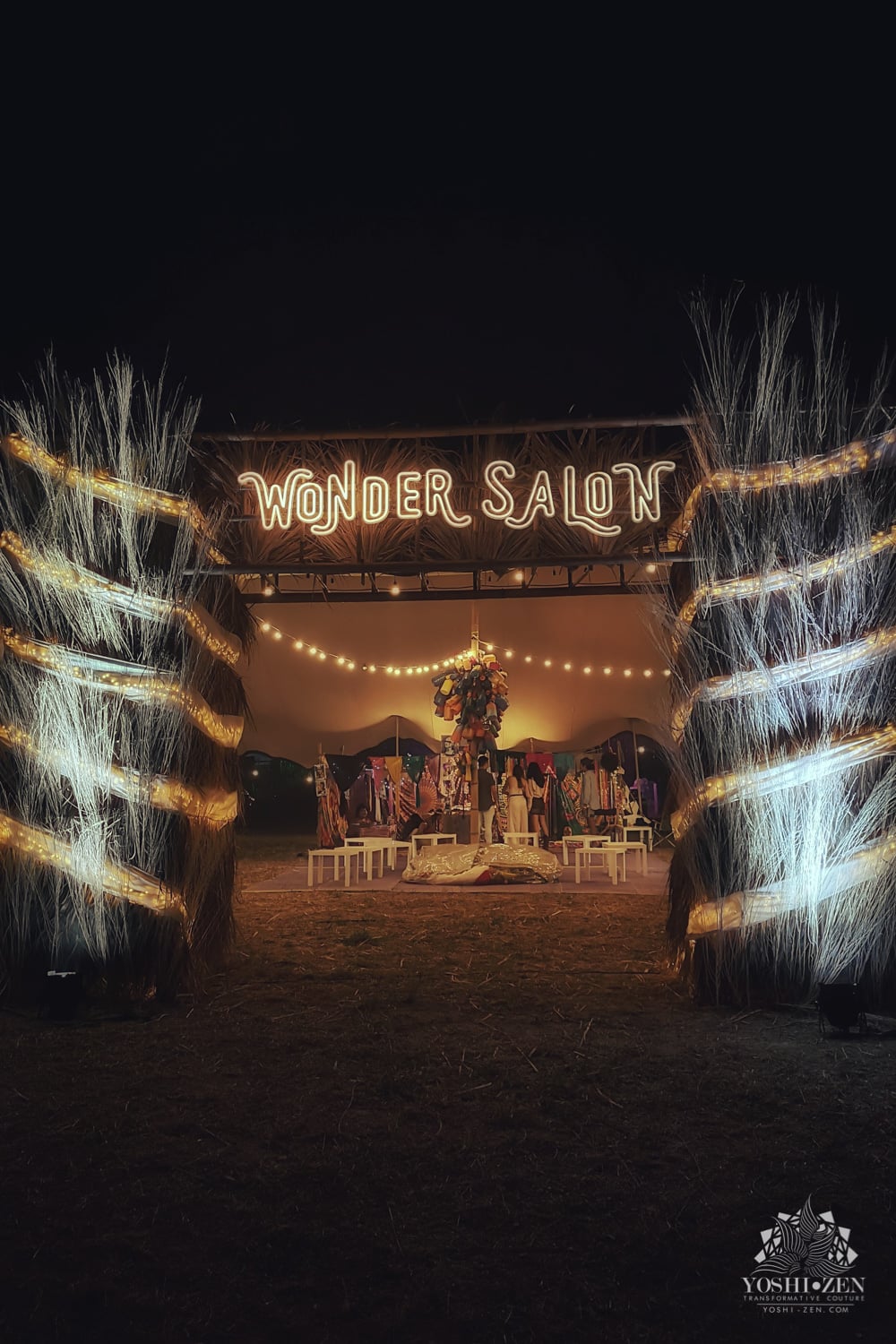 Comfortable seating areas for resting between sets